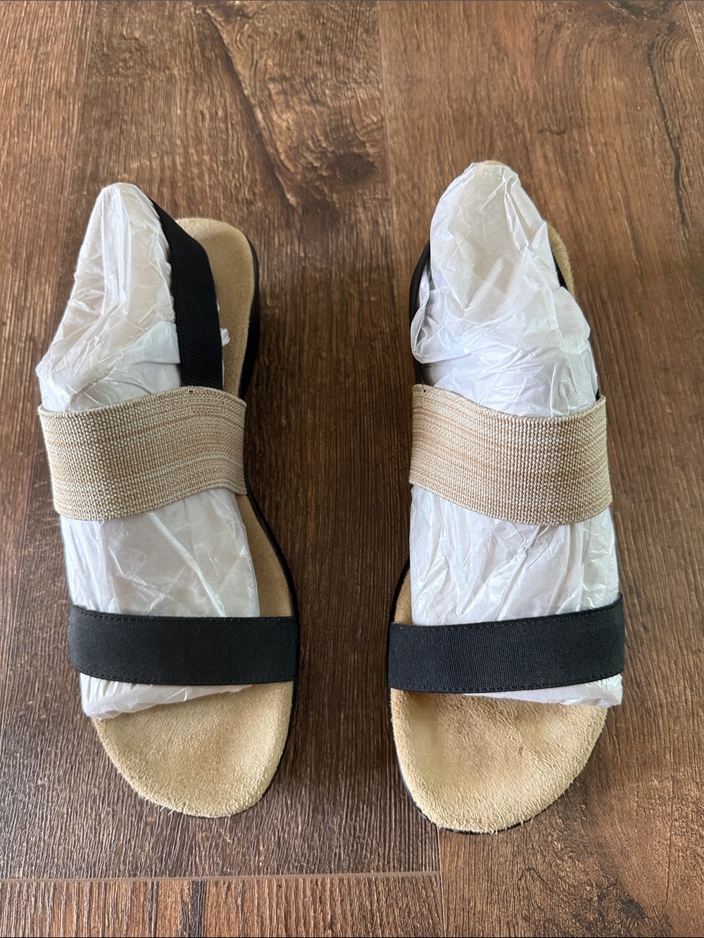 CHARLESTON SHOE CO. Cooper Low Wedge Size 10 Sandals Black/Linen